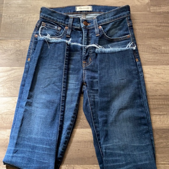 Madewell 9" High-Rise Skinny Jeans: Destructed Edition size 25 - Picture 9 of 16